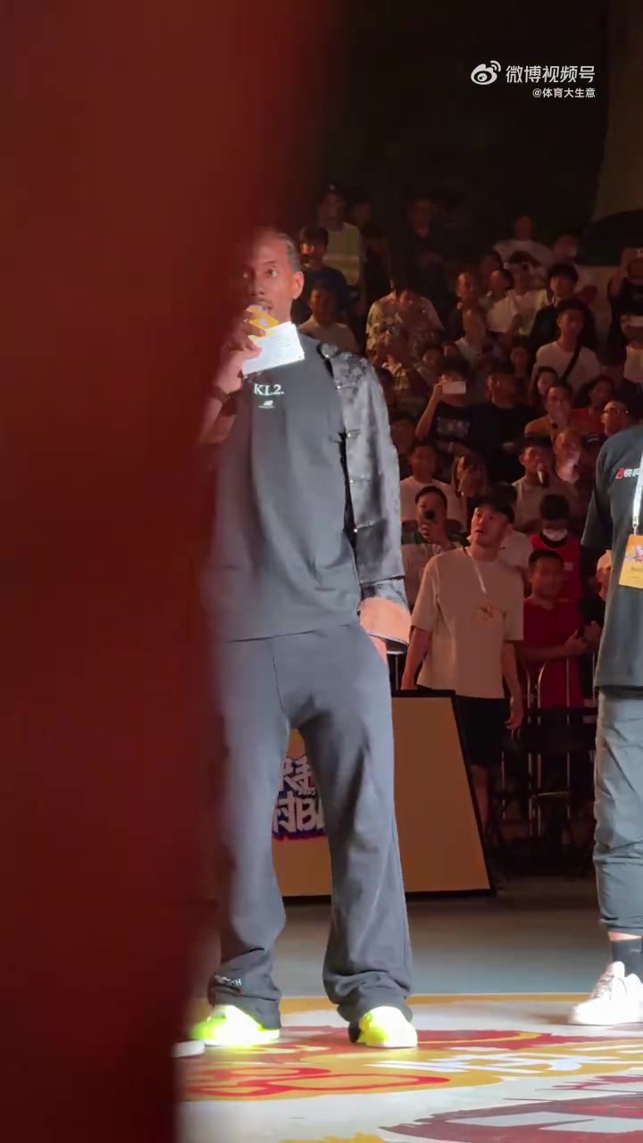 小卡来到村BA广州站现场与球迷互动 大秀粤语“大家好”