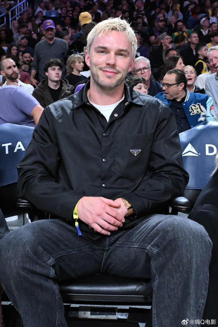 尼古拉斯·霍尔特现身2026年湖人vs骑士比赛现场|Nicholas Hoult|LAKERS_新浪娱乐_新浪新闻