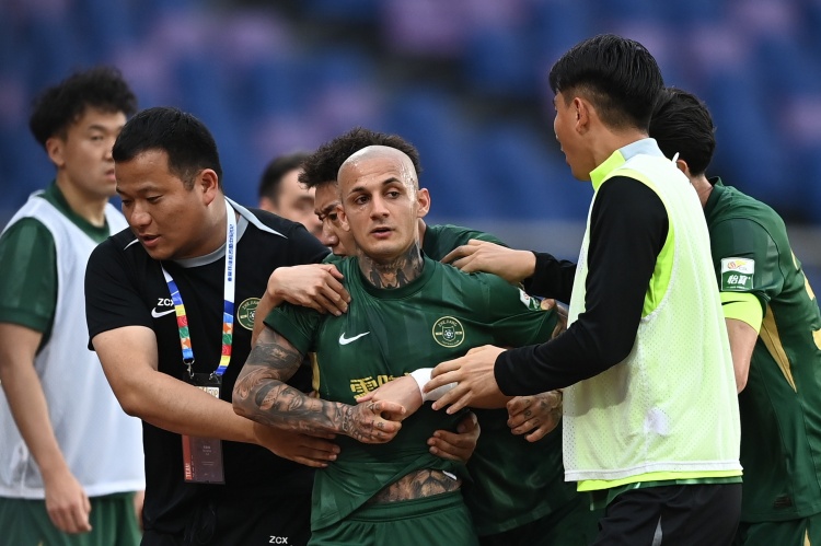 开云体育官网登录入口-一下薅没50万！米特里策拽头发被中足联罚款4万，浙江内部罚48万