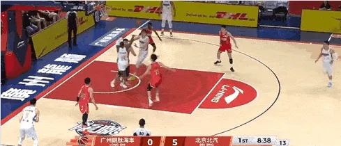 开云体育官网登录入口-斯佩尔曼三分坚决出手再中，北京开局打出8-0领先广州